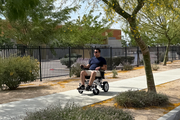 Electric Wheelchair vs Mobility Scooter – Key Differences & What to Choose | GliderMobility USA