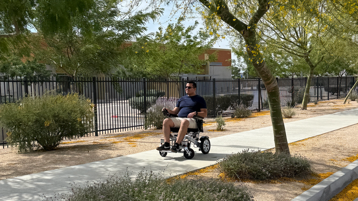 Electric Wheelchair vs Mobility Scooter – Key Differences & What to Choose | GliderMobility USA